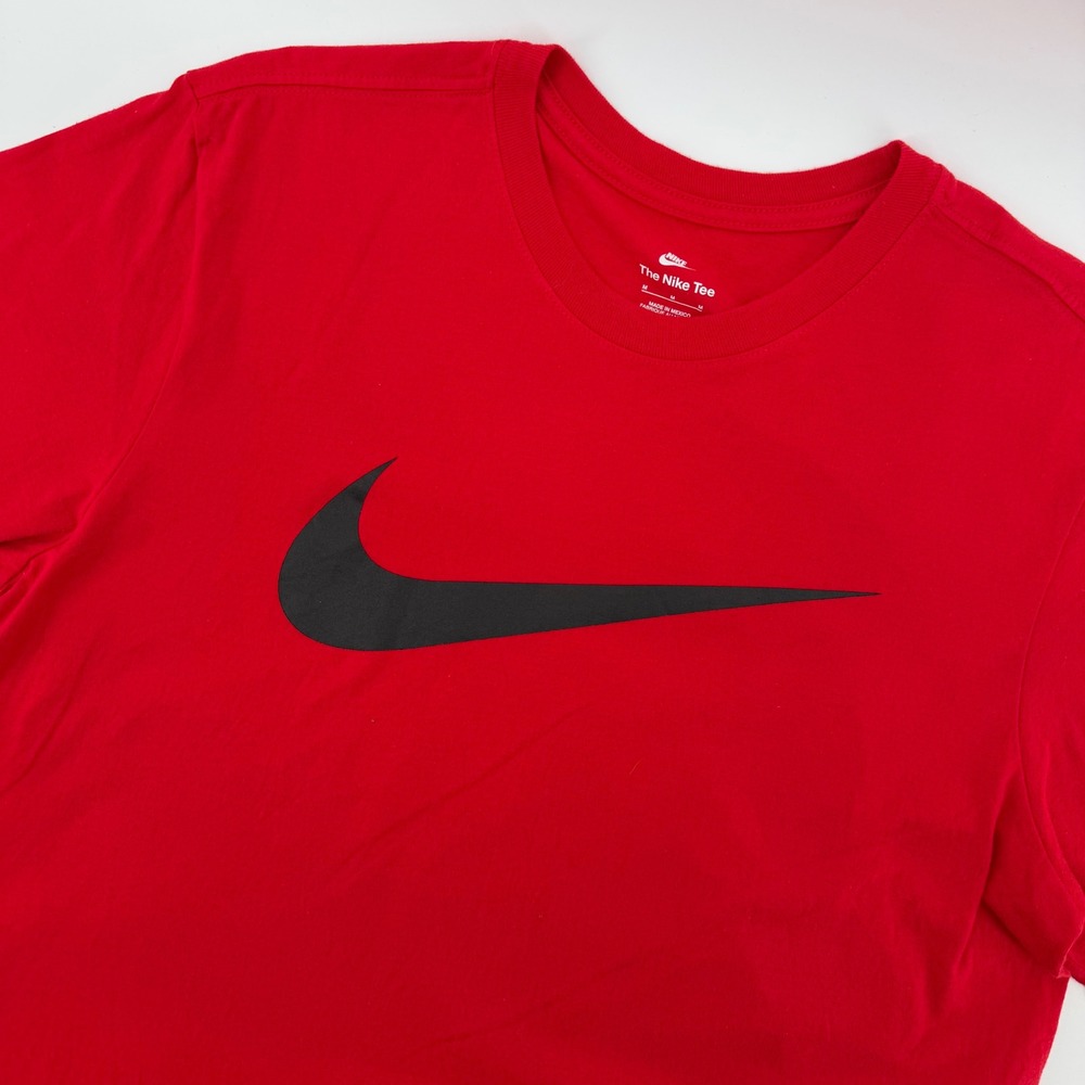 Nike Graphic Swoosh T-Shirt Mens Medium Red Short Sleeve Crew‎ Neck Tee